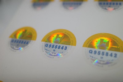 传统防伪手段包括全息标签、荧光油墨